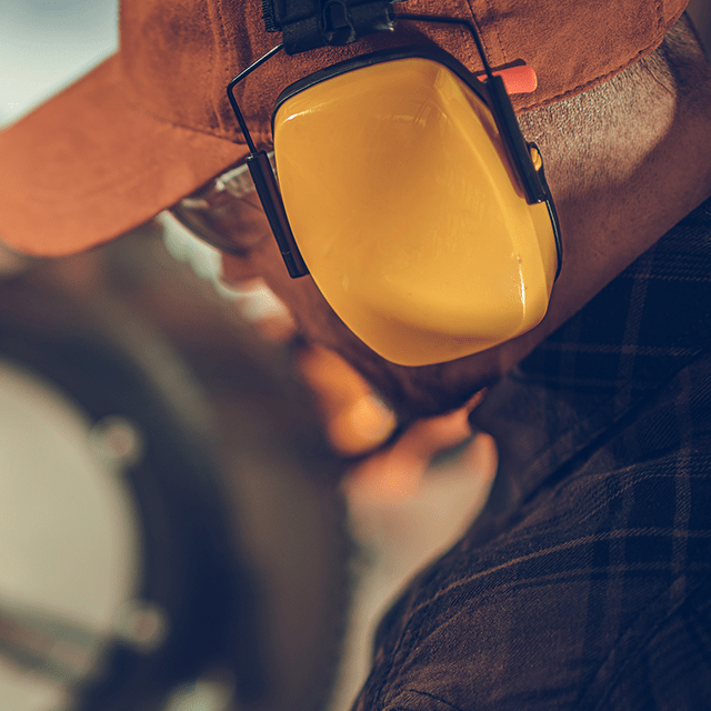 What is the difference between single-feed noise cancellation and hybrid noise cancellation?